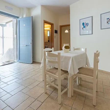 Filoxenia Aparthotel Adamantas (Milos)