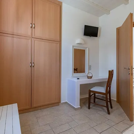 Aparthotel Filoxenia Adamantas (Milos)