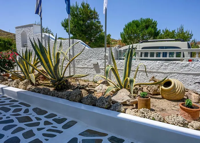 Filoxenia Aparthotel Adamantas (Milos)