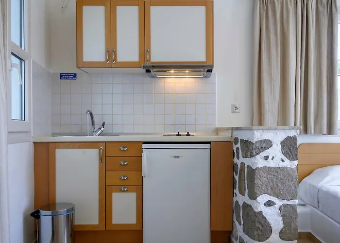 Filoxenia Aparthotel 2*