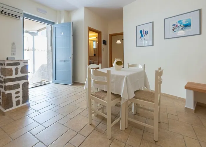 Filoxenia Aparthotel Adamantas (Milos)